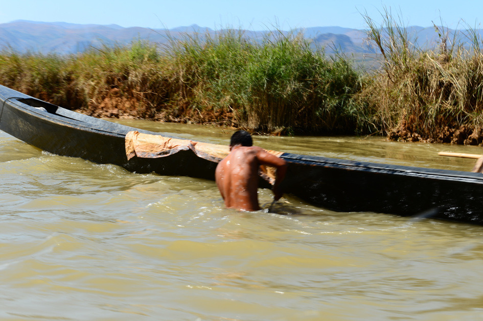 인레호수의 인뗑 유적지로 가는 길