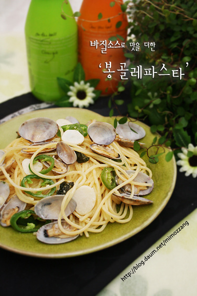 바질소스로 맛을 더한 봉골레파스타