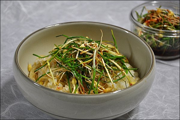 봄 내음 향긋한 달래간장 & 콩나물 밥