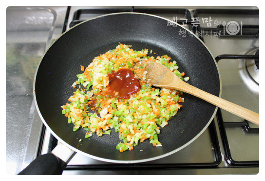 피자맛이 나는 야채호떡입니다.