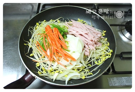 굴소스 햄 콩나물볶음