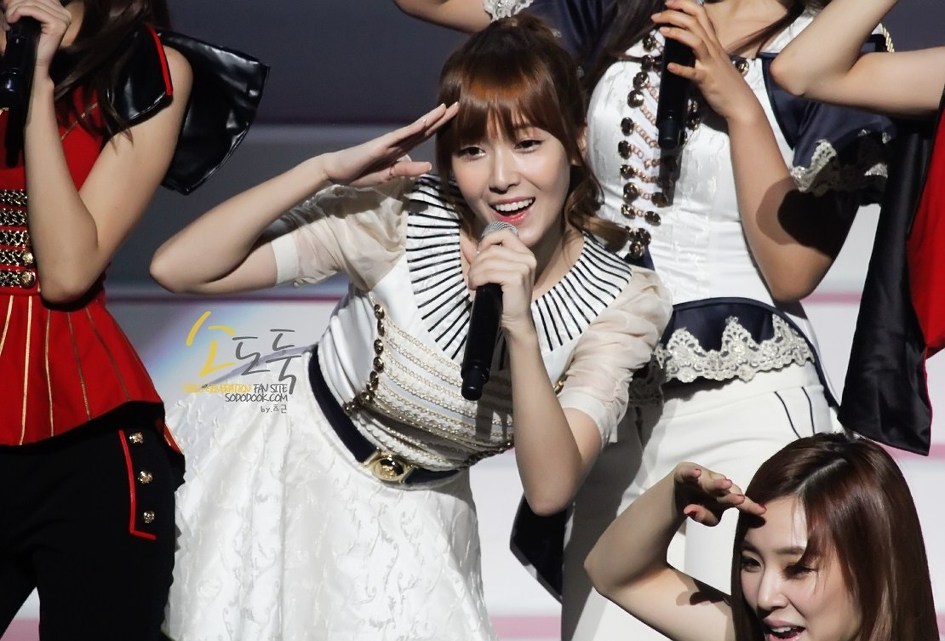 [PIC][01-09-2012]SNSD tại buổi Giao lưu và Ký tặng cho fan hâm mộ được tổ chức bởi thương hiệu "LOOK" vào chiều nay - Page 13 1771C64E5043701217A8C6