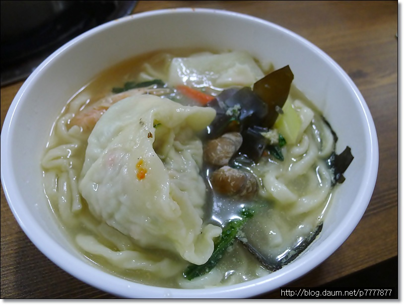 투박한 모습의 소박한 만두의 맛 - 대전 지역 추천맛집 해풍해물칼국수 후기