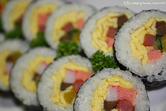 눈으로도 홀리고 맛으로도 홀려요- 봄꽃으로 둔갑한 여우 김밥