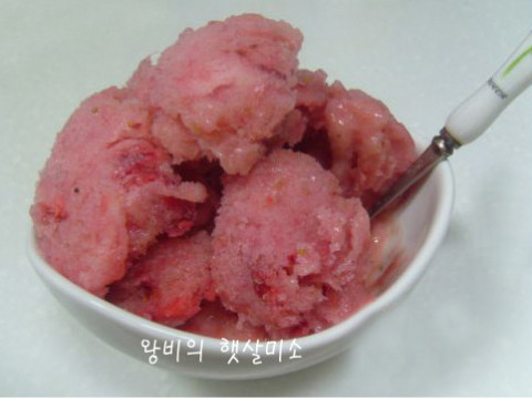 집에서 간단하게 만들어 먹는 딸기 바나나 아이스크림
