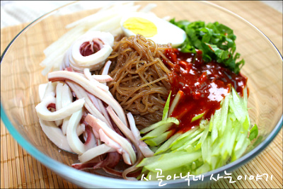 무더위 냉면 이미지