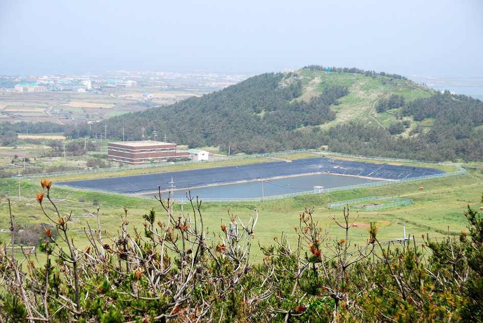 제주도 여행 - 섬속의 섬 우도의 우도봉을 오르며 바라본 성산일출봉과 제주바다.. 그리고, 사람풍경.. ^^
