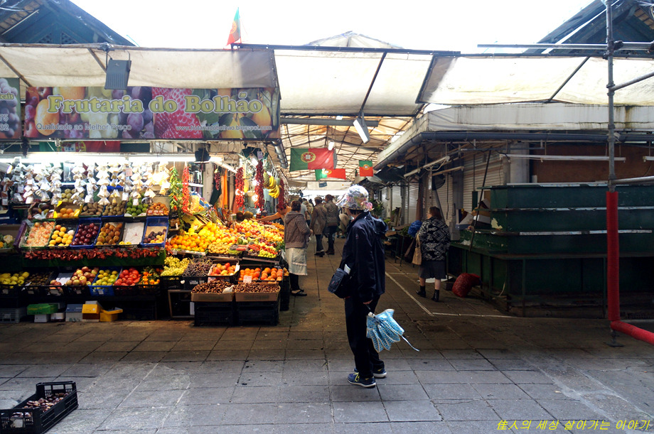 비내리는 포르투 그리고 볼량시장(Mercado do Bolhão)