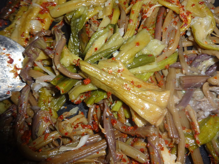 해죽순과 초석잠을 넣어 육개장이 아닌 채개장을...