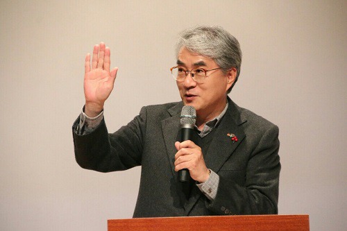 “미래교육 목표를 향해 골~!“창원 미래인재 교육강연회
