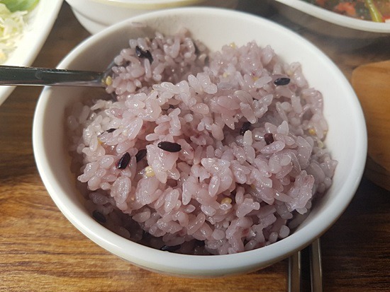 맛있는 점심식사로 기분 좋은 시간