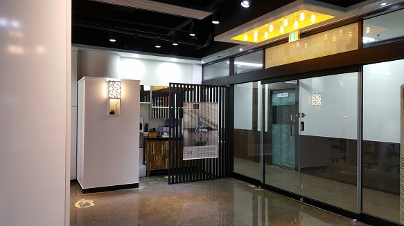 16년 어느날 가구클럽 건물구입하여 새로 단장 확장이전 하였습니다.