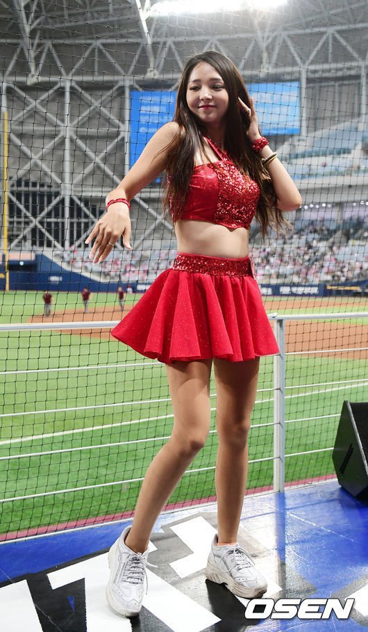 SK 와이번스 치어리더 강윤이