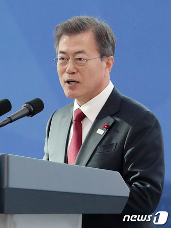  文대통령 "MB '盧죽음·정치보복 거론' 분노 금할 수 없다"(상보)