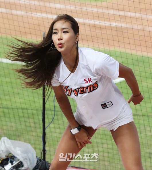  SK 와이번스 배수현 치어리더
