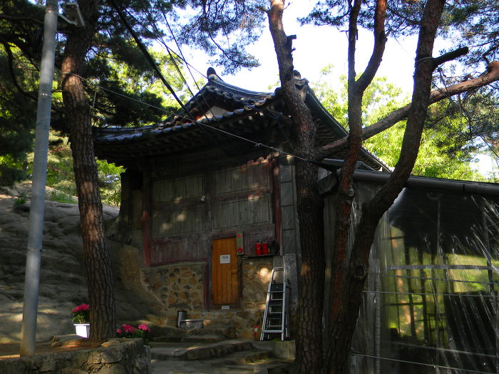 아차산 영화사 (삼성각, 미륵전, 미륵전 숲길, 석불 모자 모양의 돌덩어리)